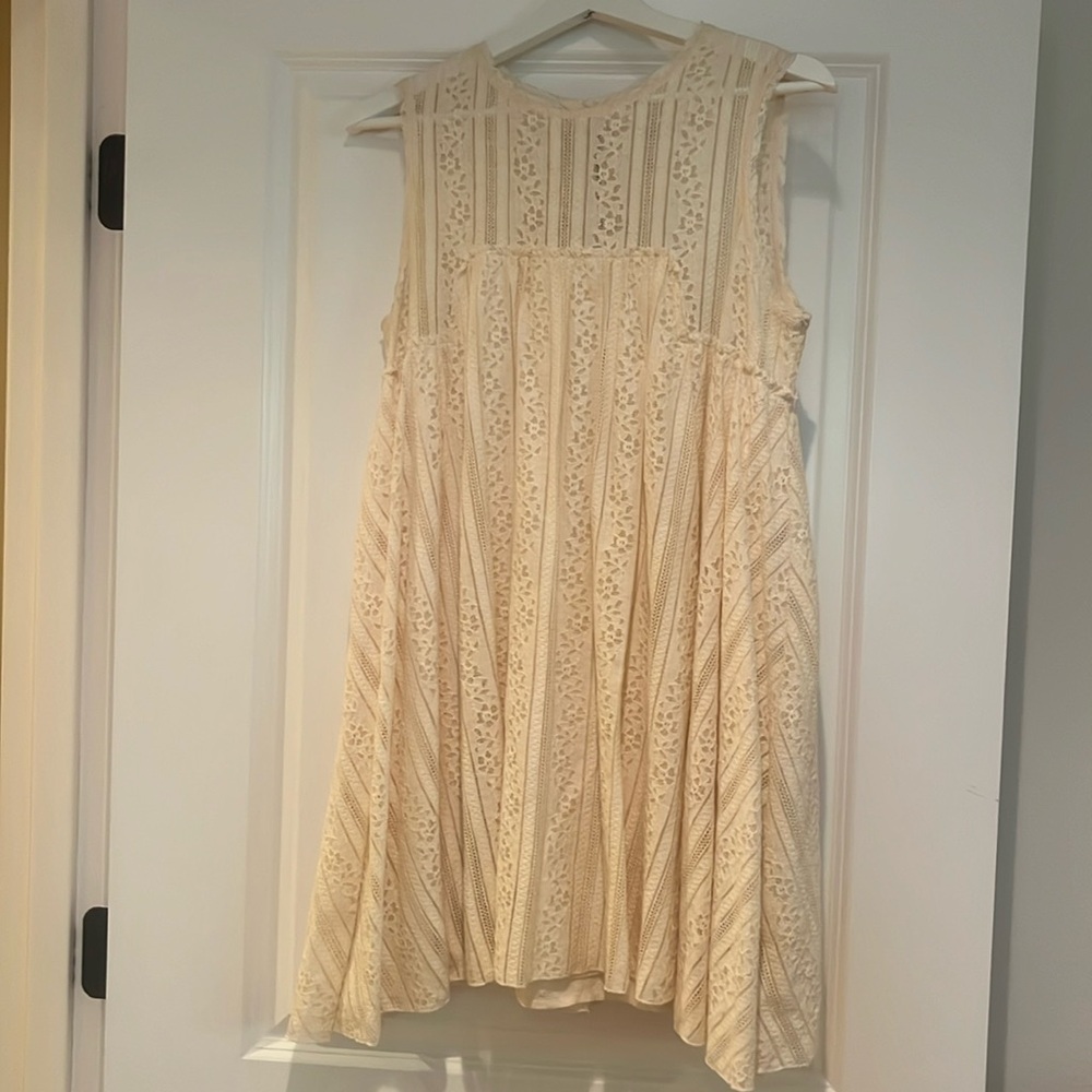 Free People Off white lace sleeveless babydoll dress.